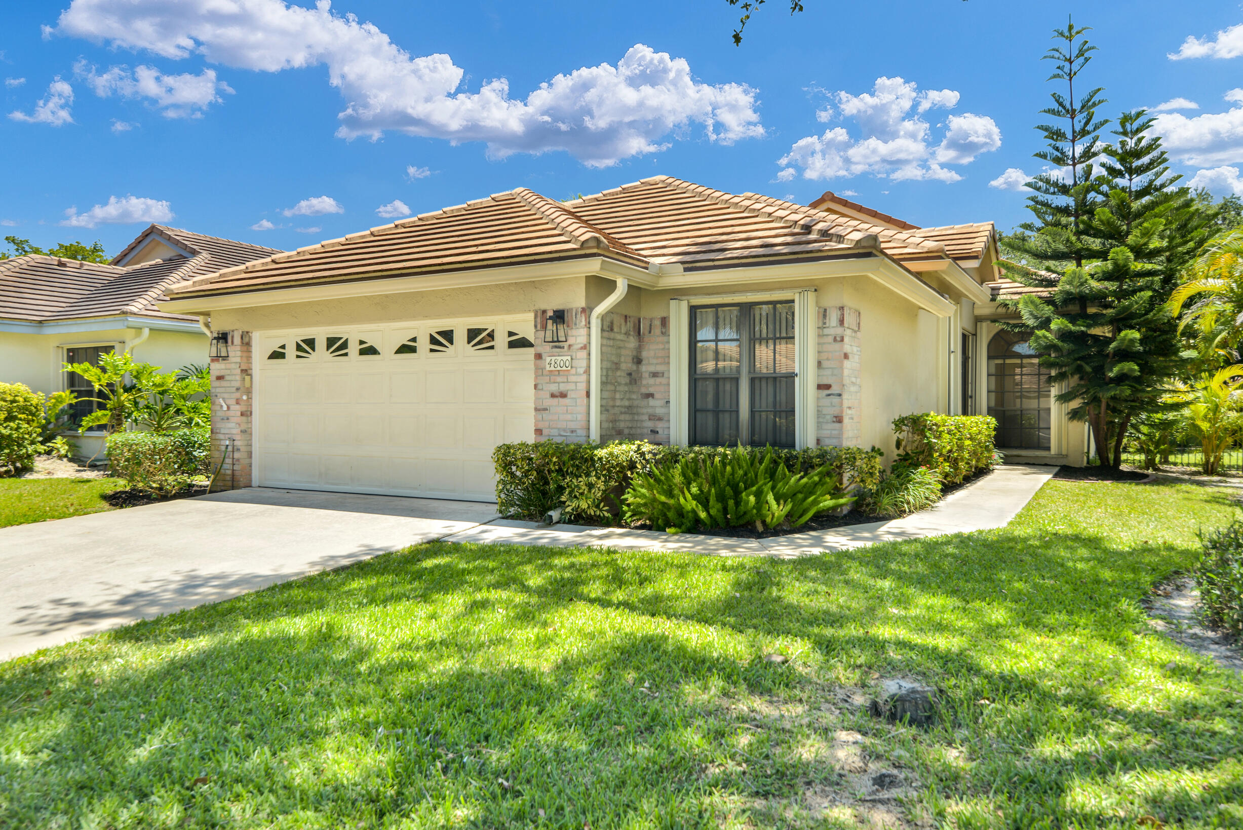 4800 Sherwood Forest Drive