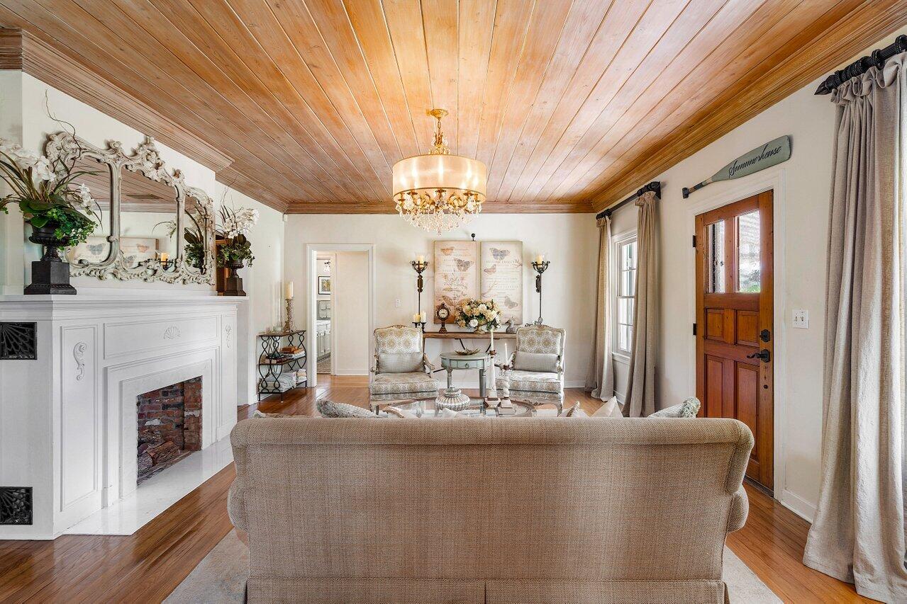 521 N Swinton Avenue