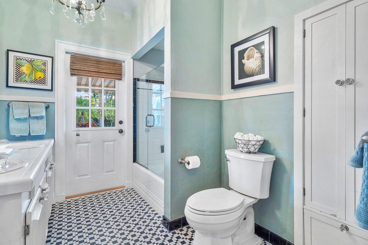 521 N Swinton Avenue