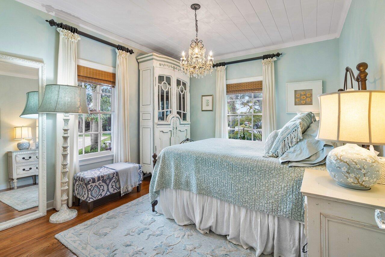 521 N Swinton Avenue