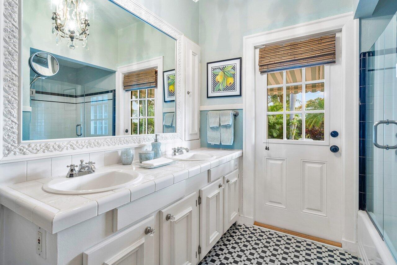 521 N Swinton Avenue