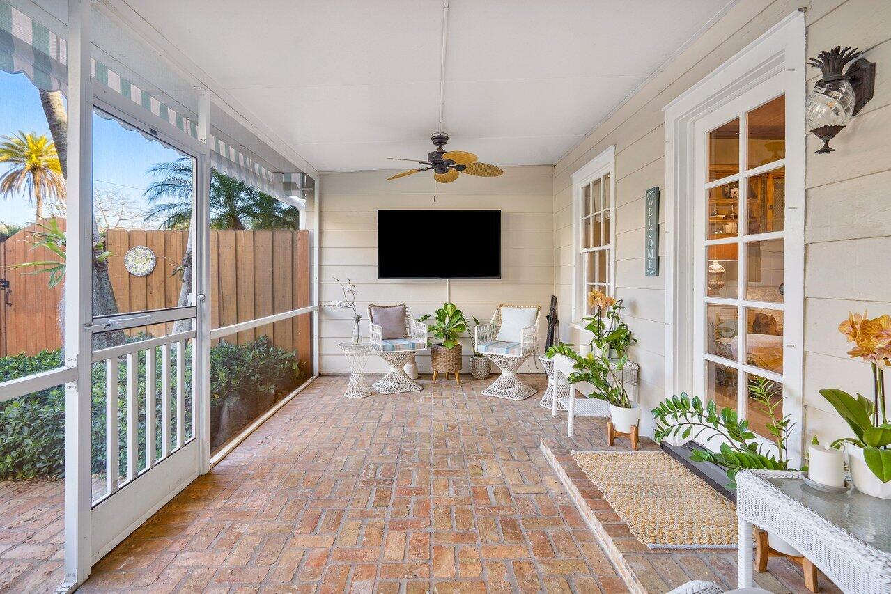 521 N Swinton Avenue