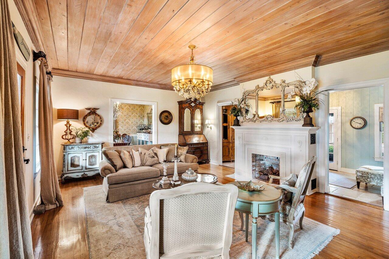 521 N Swinton Avenue