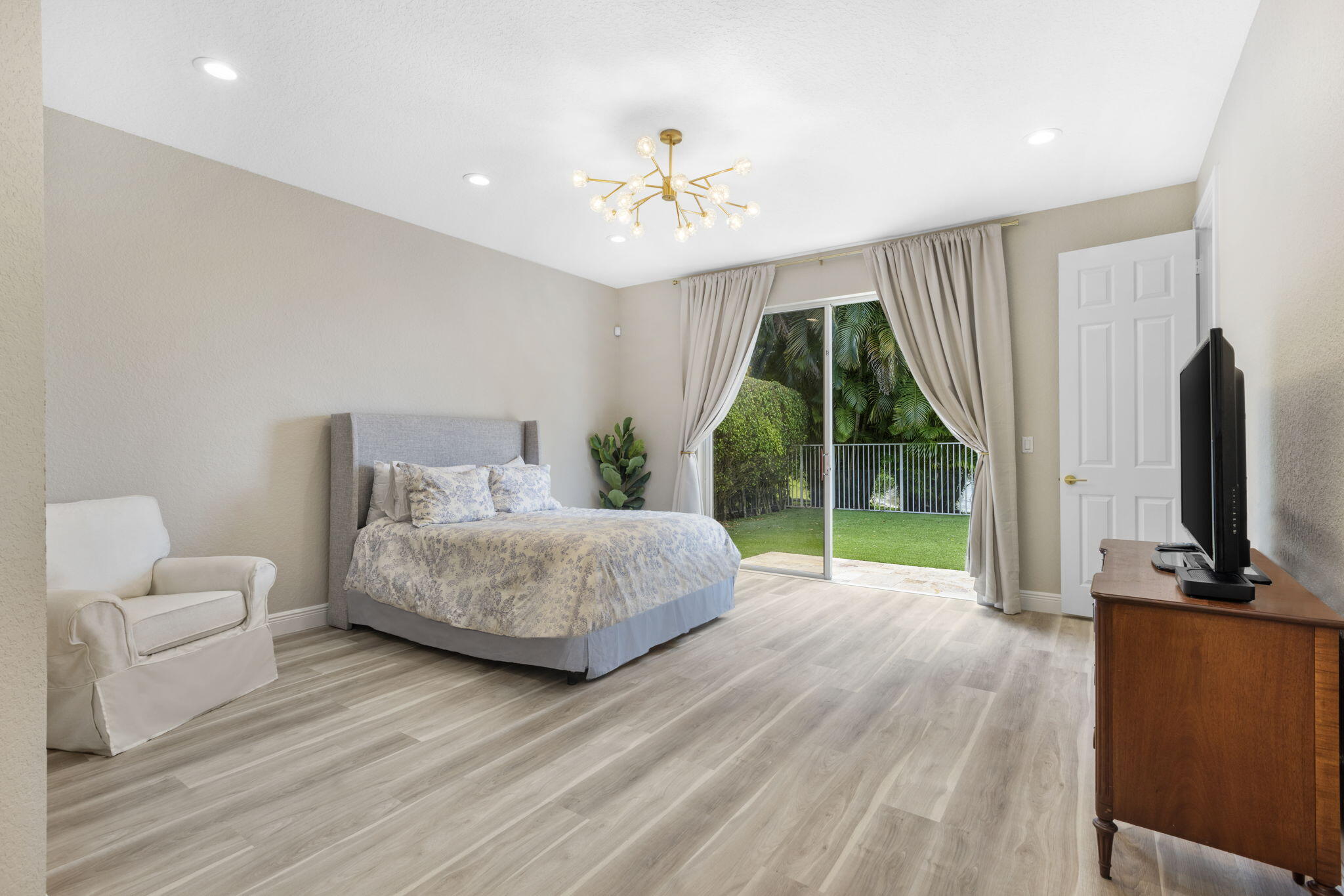 21159 Falls Ridge Way