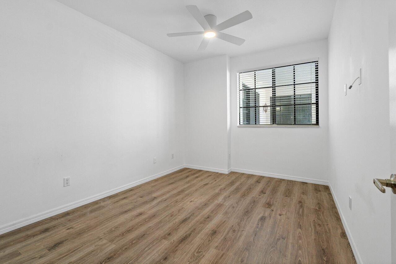 233 S Federal Hwy Highway 208