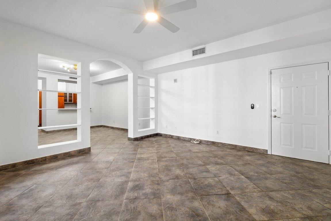 233 S Federal Hwy Highway 208