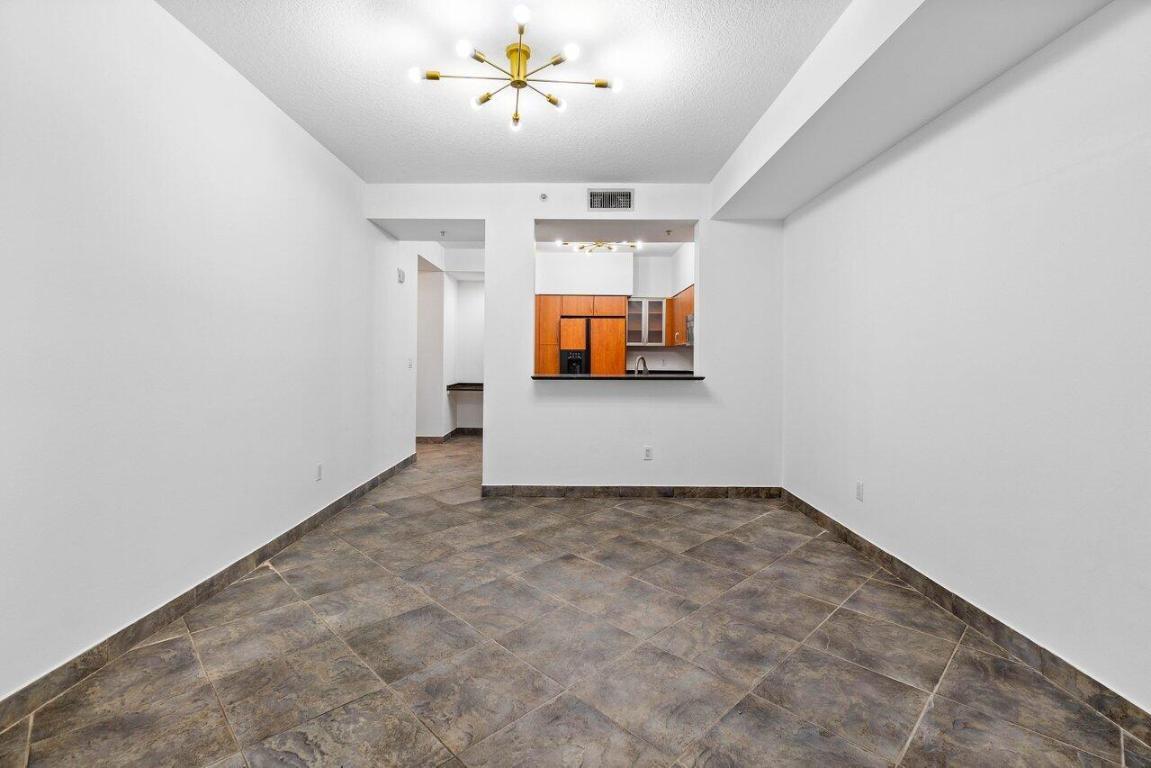 233 S Federal Hwy Highway 208