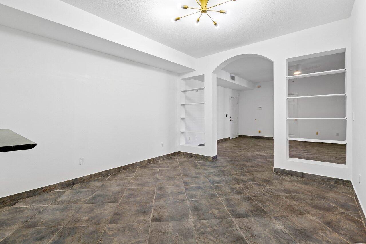 233 S Federal Hwy Highway 208