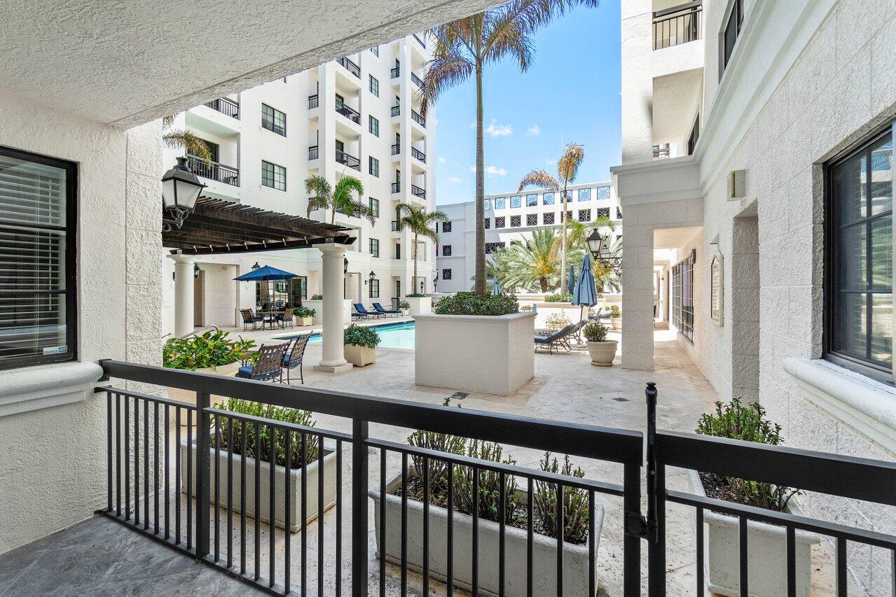 233 S Federal Hwy Highway 208