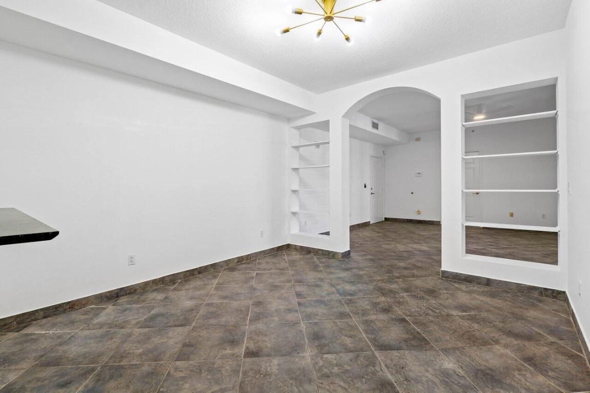 233 S Federal Hwy Highway 208