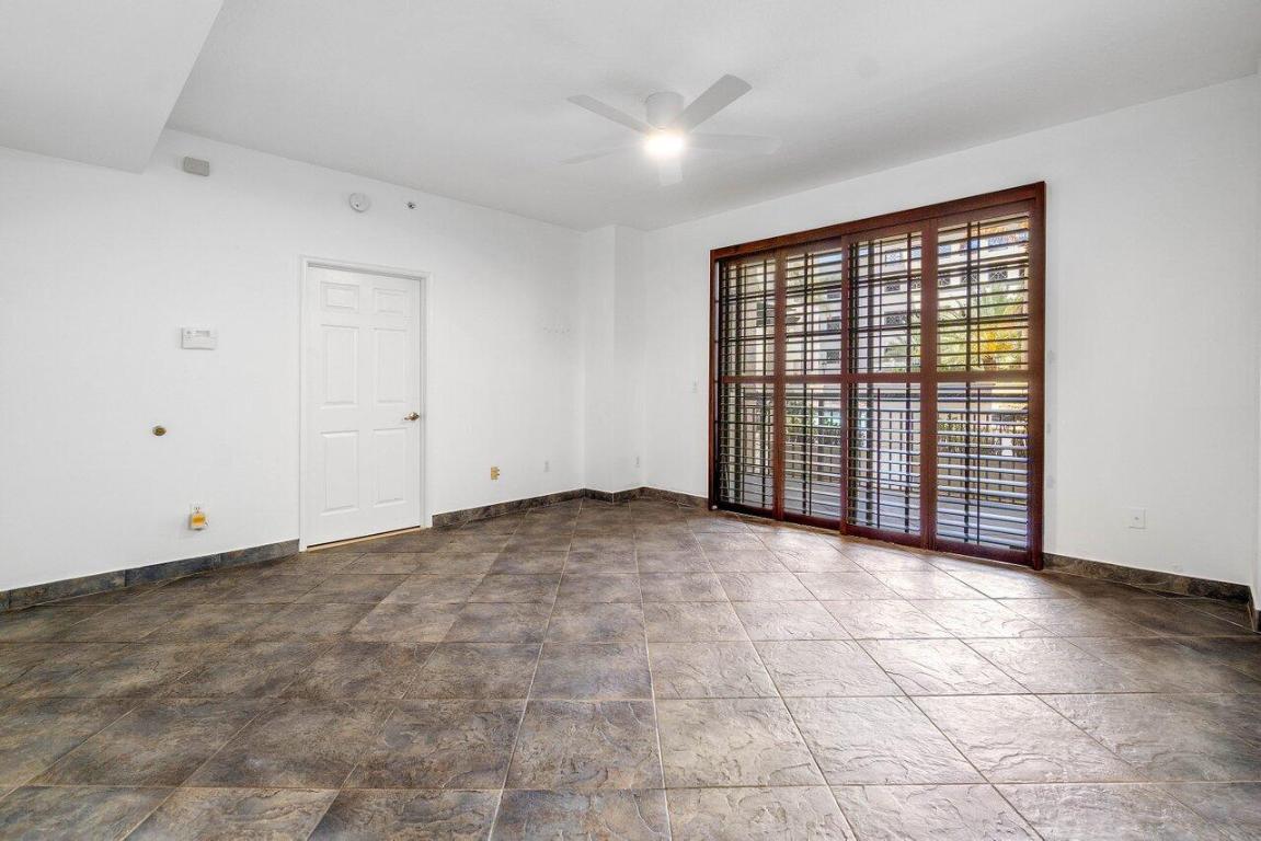 233 S Federal Hwy Highway 208