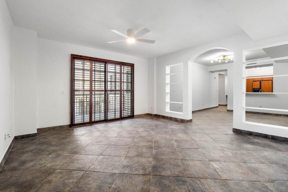 233 S Federal Hwy Highway 208