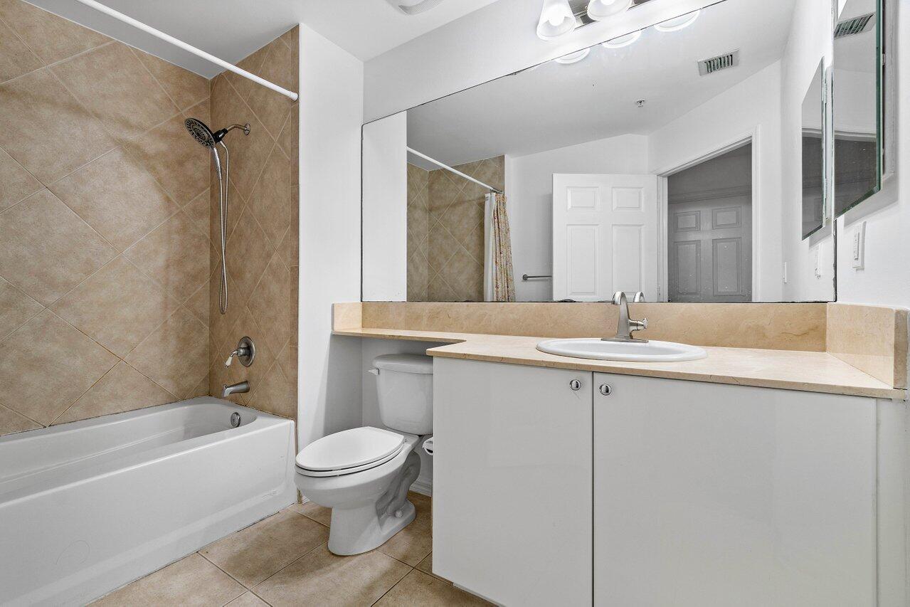 233 S Federal Hwy Highway 208