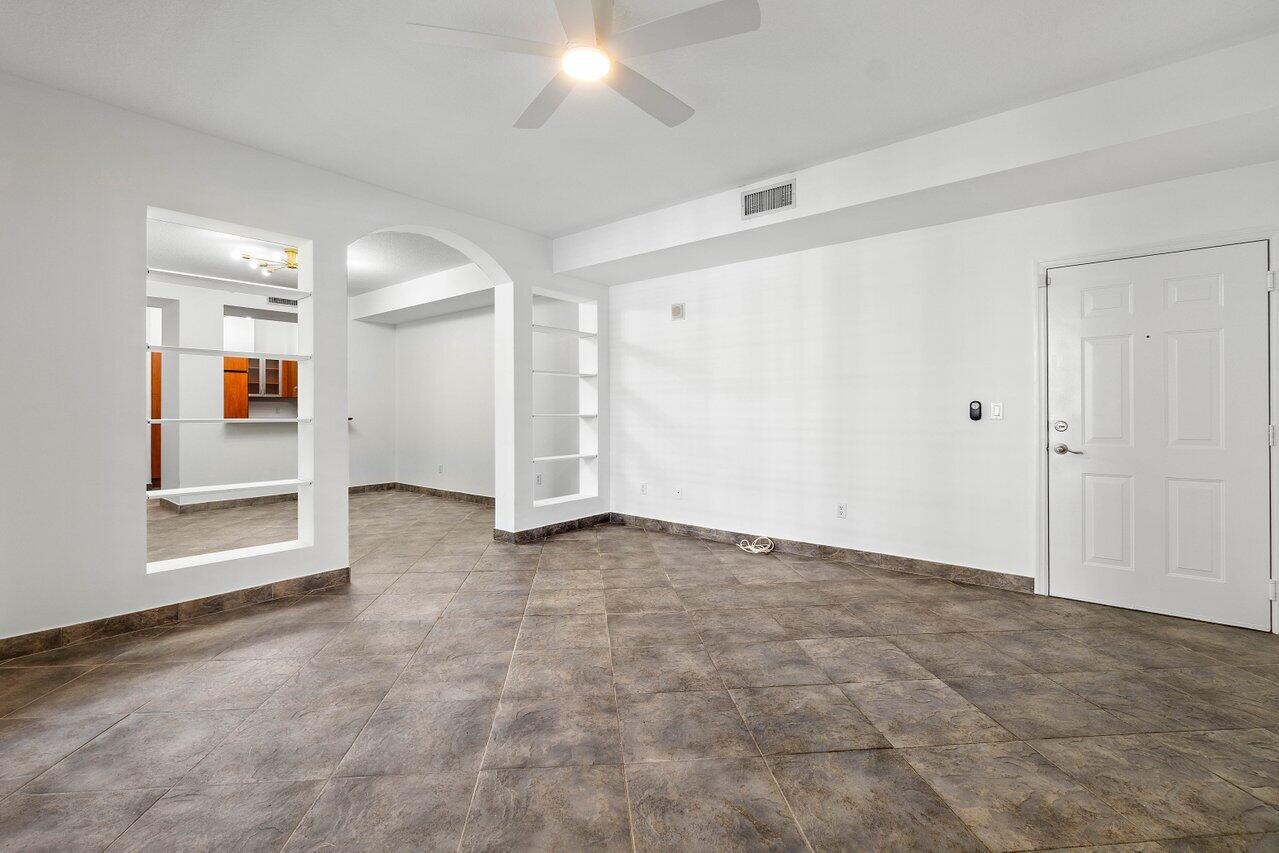 233 S Federal Hwy Highway 208