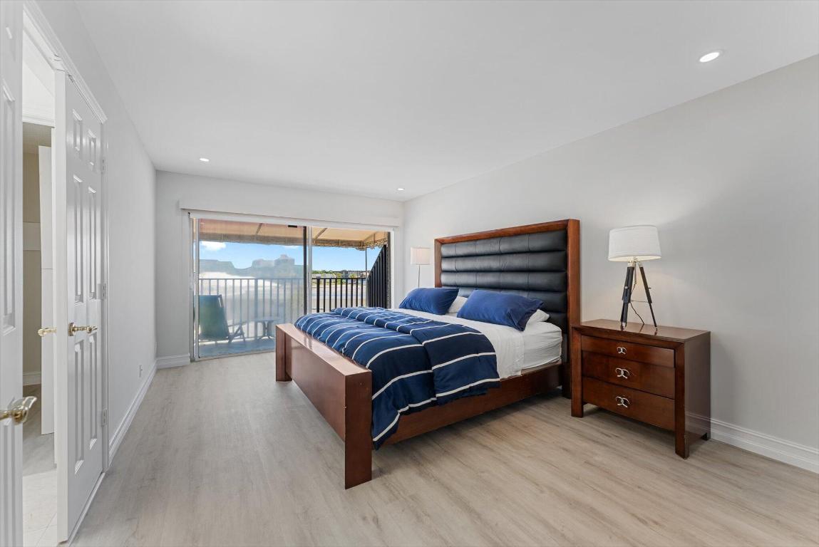 1194 Hillsboro Mile 31