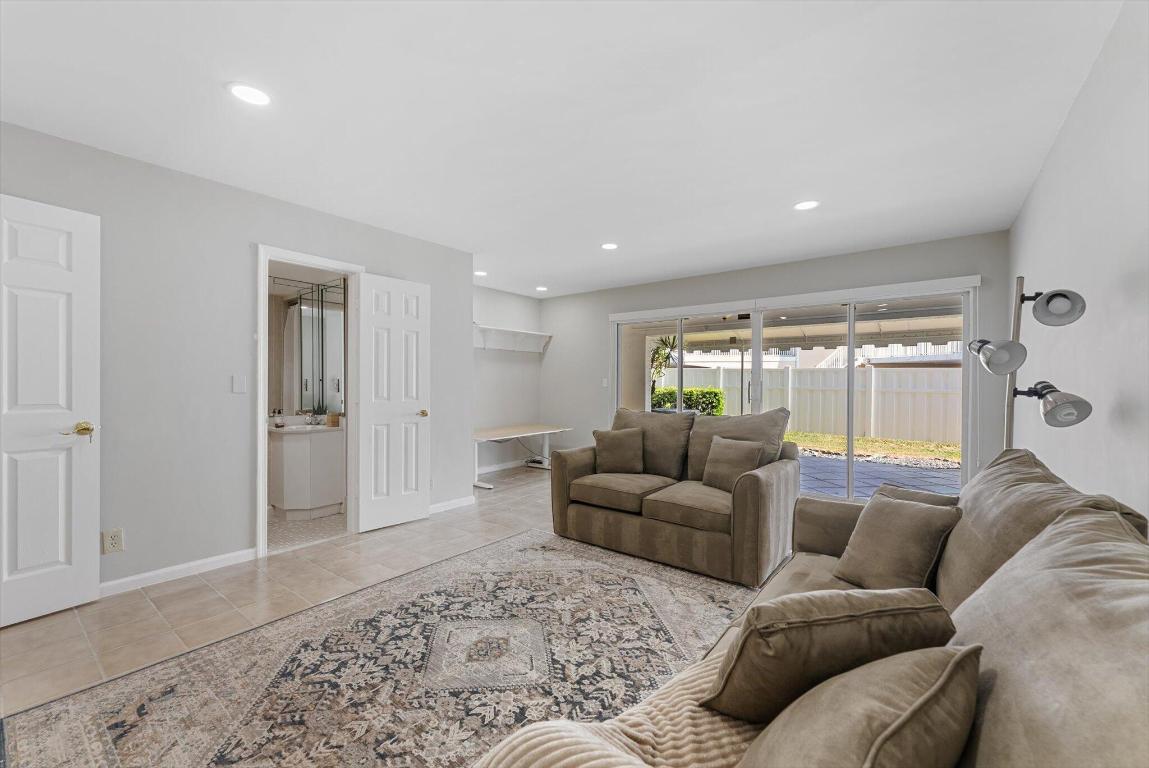 1194 Hillsboro Mile 31