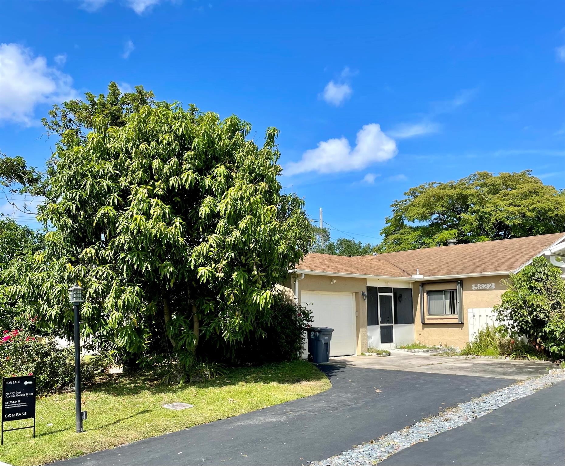 5822 Mirror Lakes Boulevard