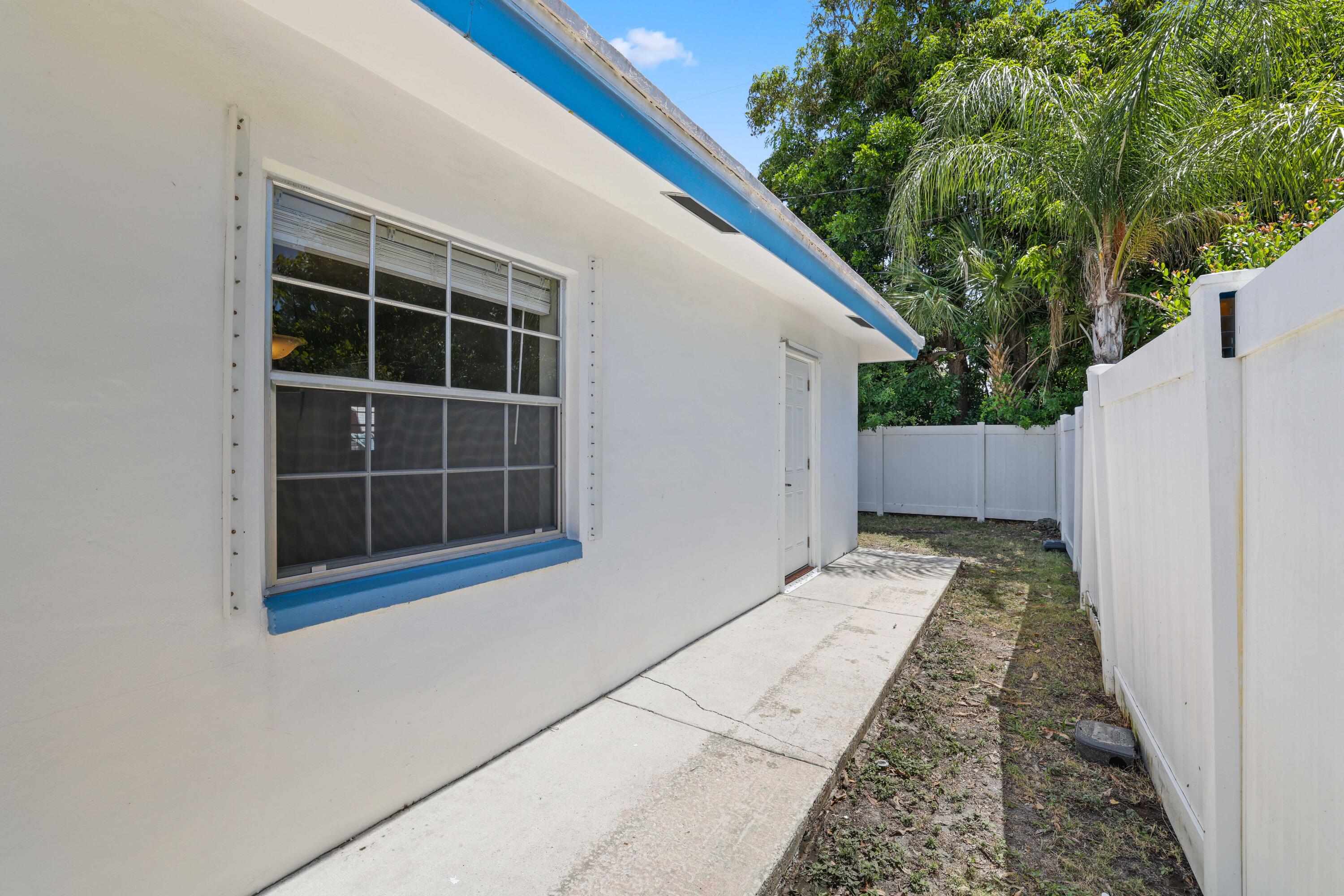 420 NE 11th Avenue 1-2