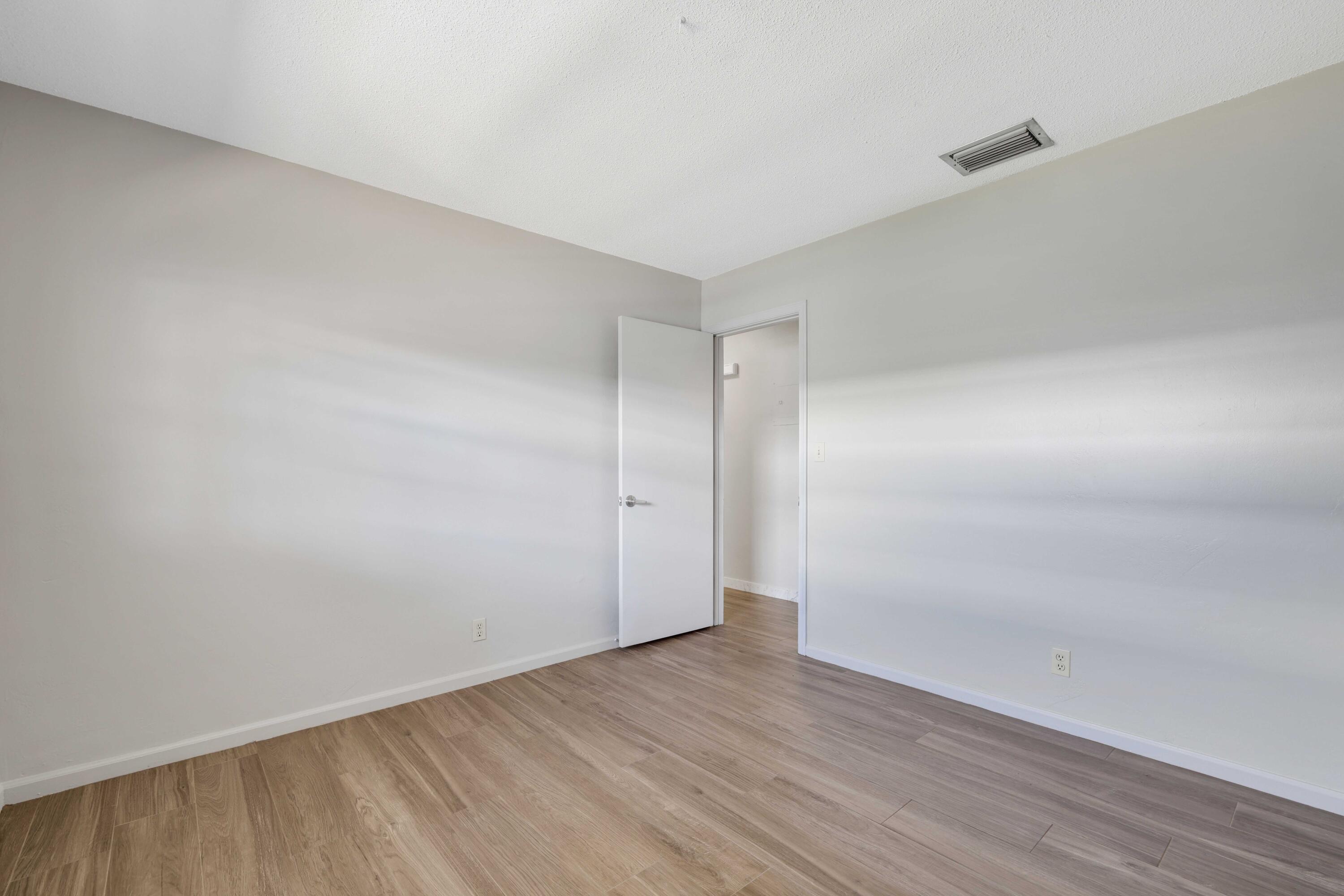 420 NE 11th Avenue 1-2