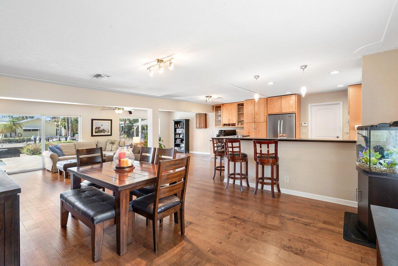 906 SE 10th Court
