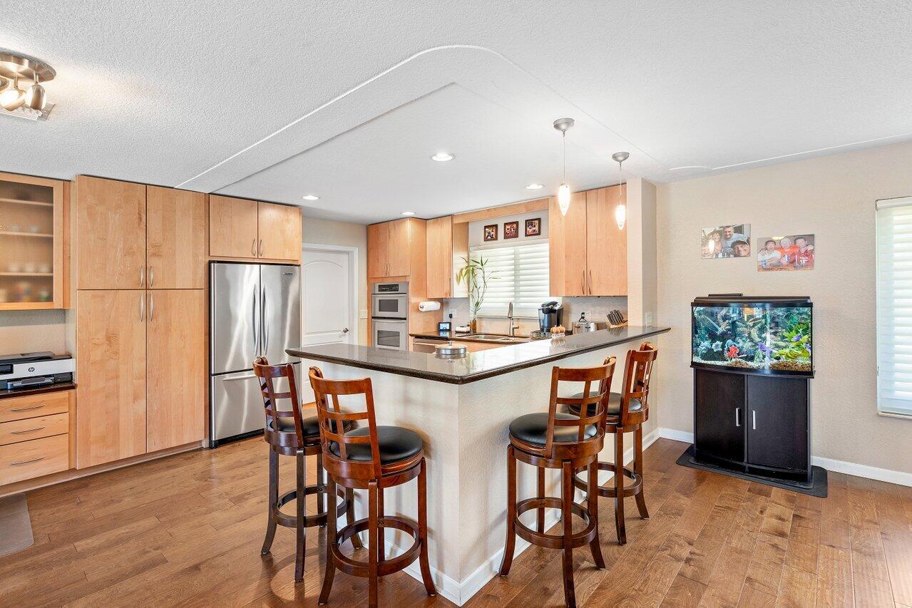 906 SE 10th Court