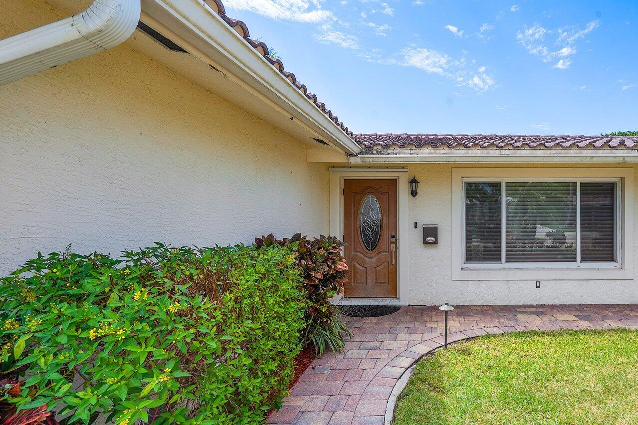 906 SE 10th Court