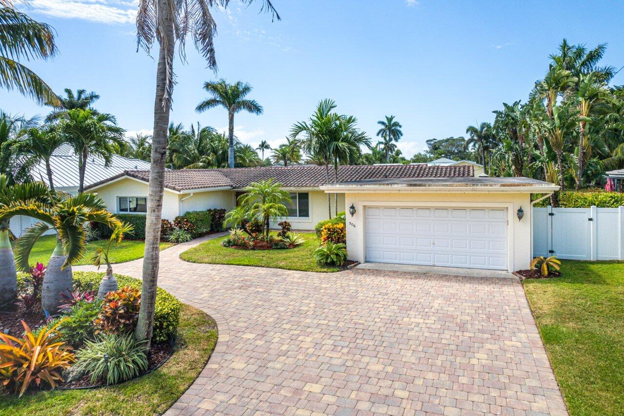 906 SE 10th Court