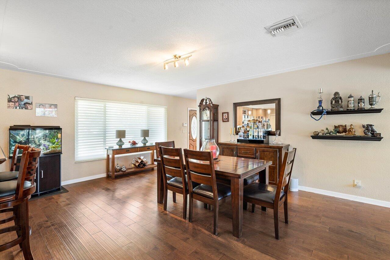 906 SE 10th Court