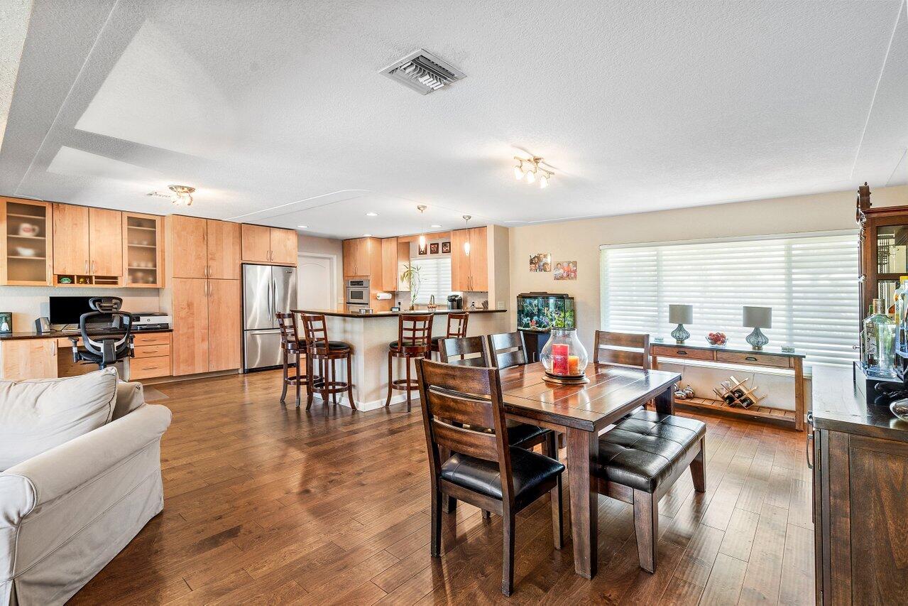 906 SE 10th Court