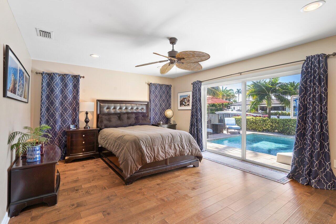 906 SE 10th Court
