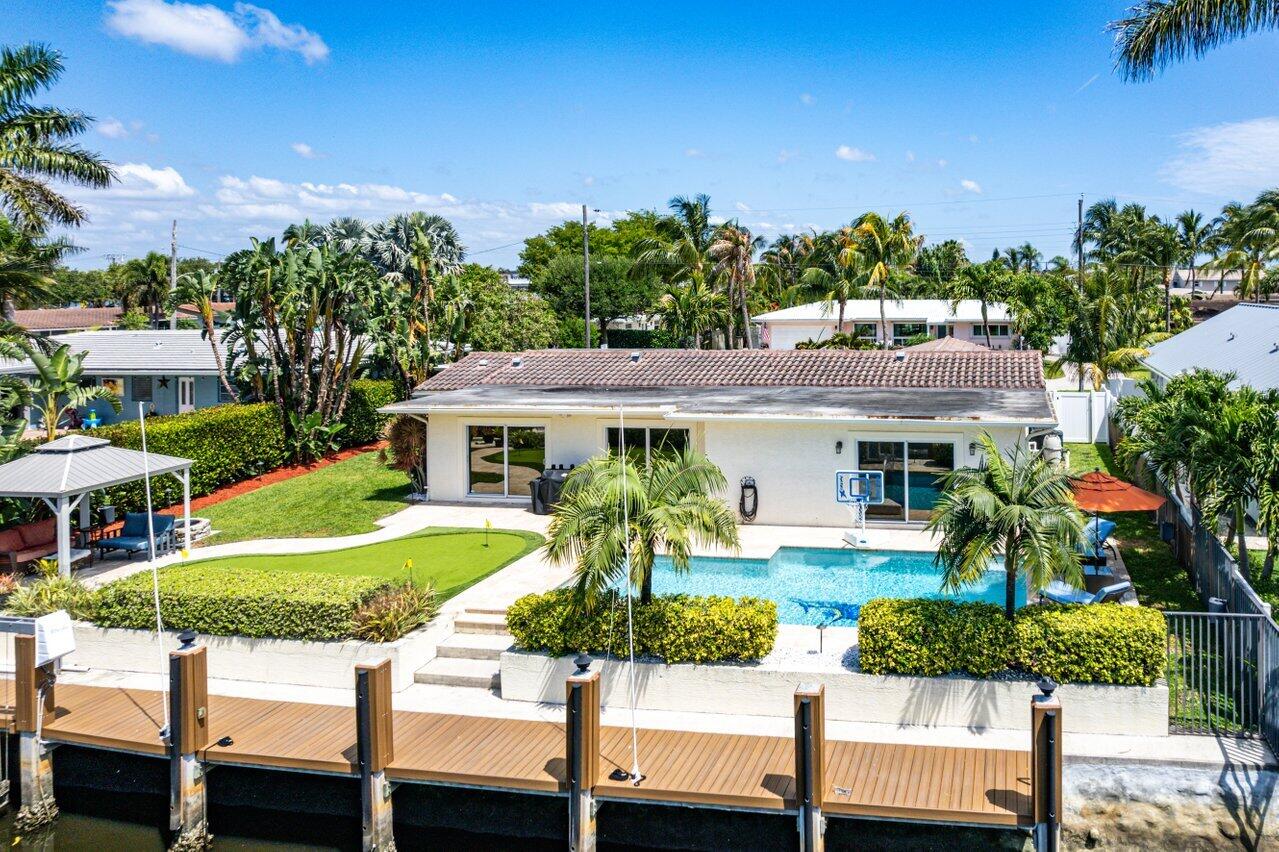 906 SE 10th Court