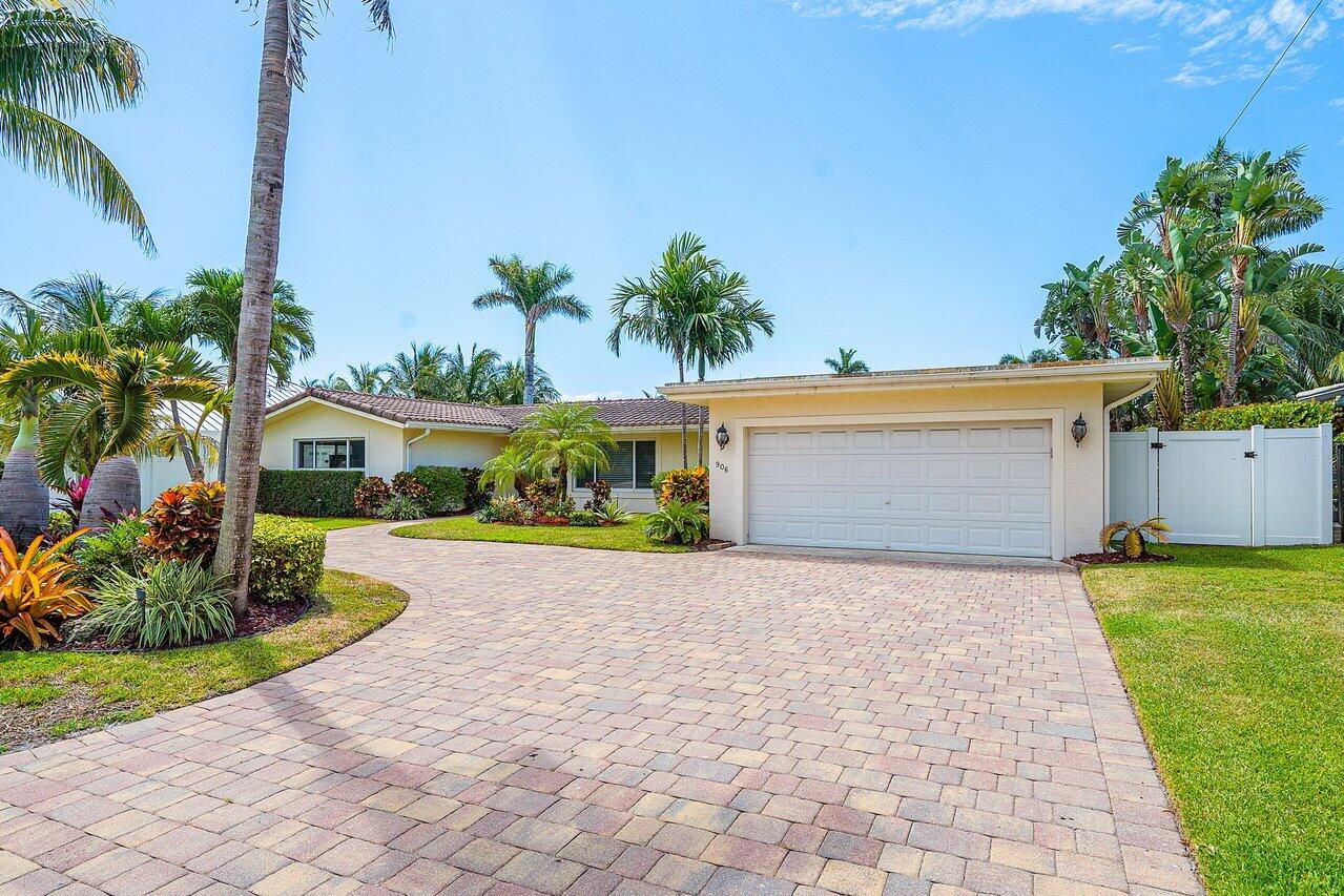 906 SE 10th Court