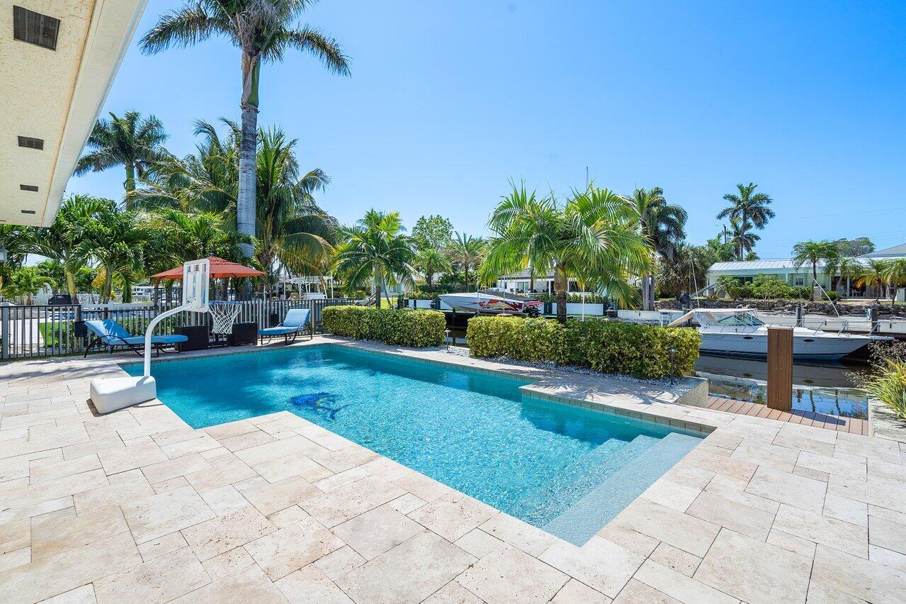 906 SE 10th Court