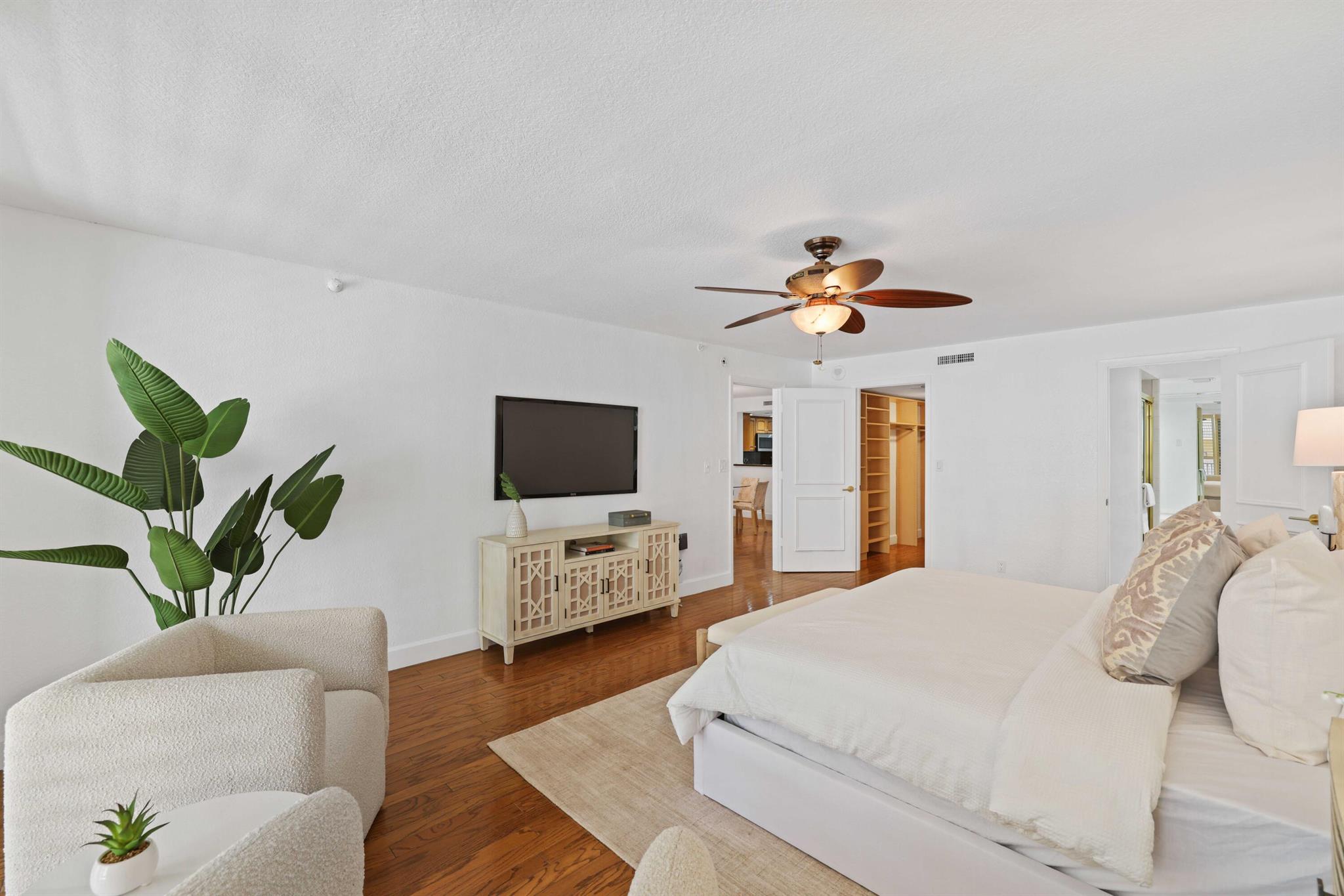 1167 Hillsboro Mile 110