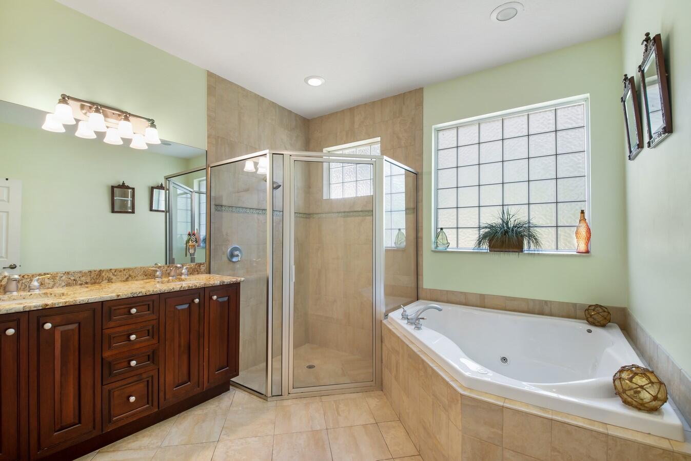 2220 W Pineridge Court