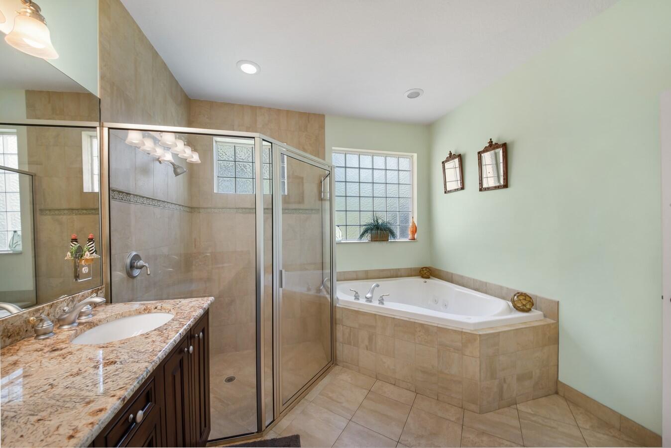 2220 W Pineridge Court