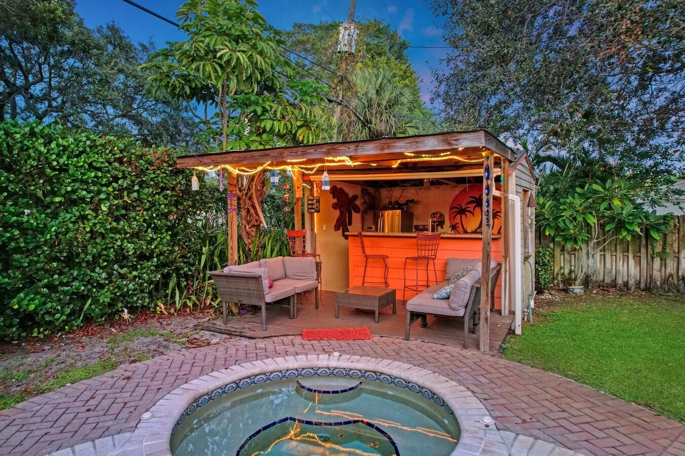 2220 W Pineridge Court