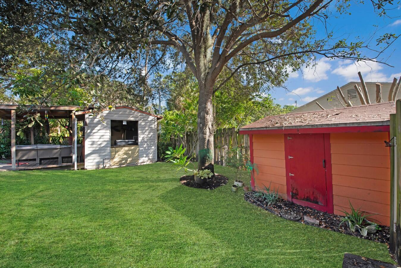 2220 W Pineridge Court