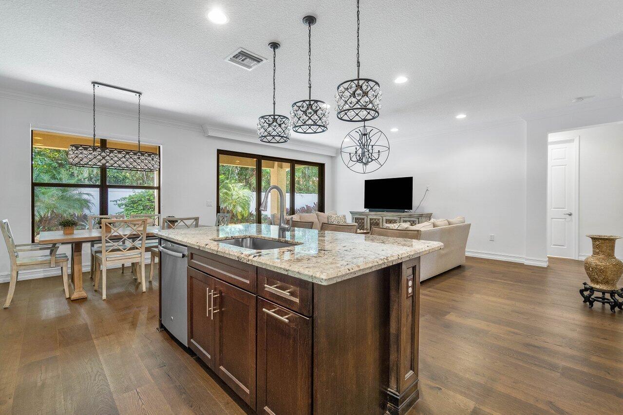 8084 Baltic Amber Road