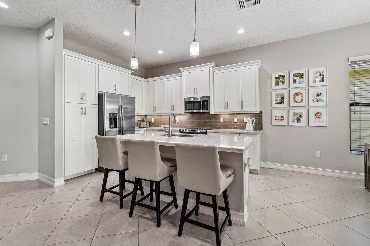 13727 Moss Agate Avenue