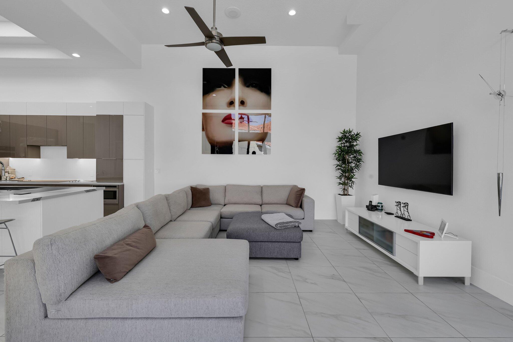 7434 Campo Florido