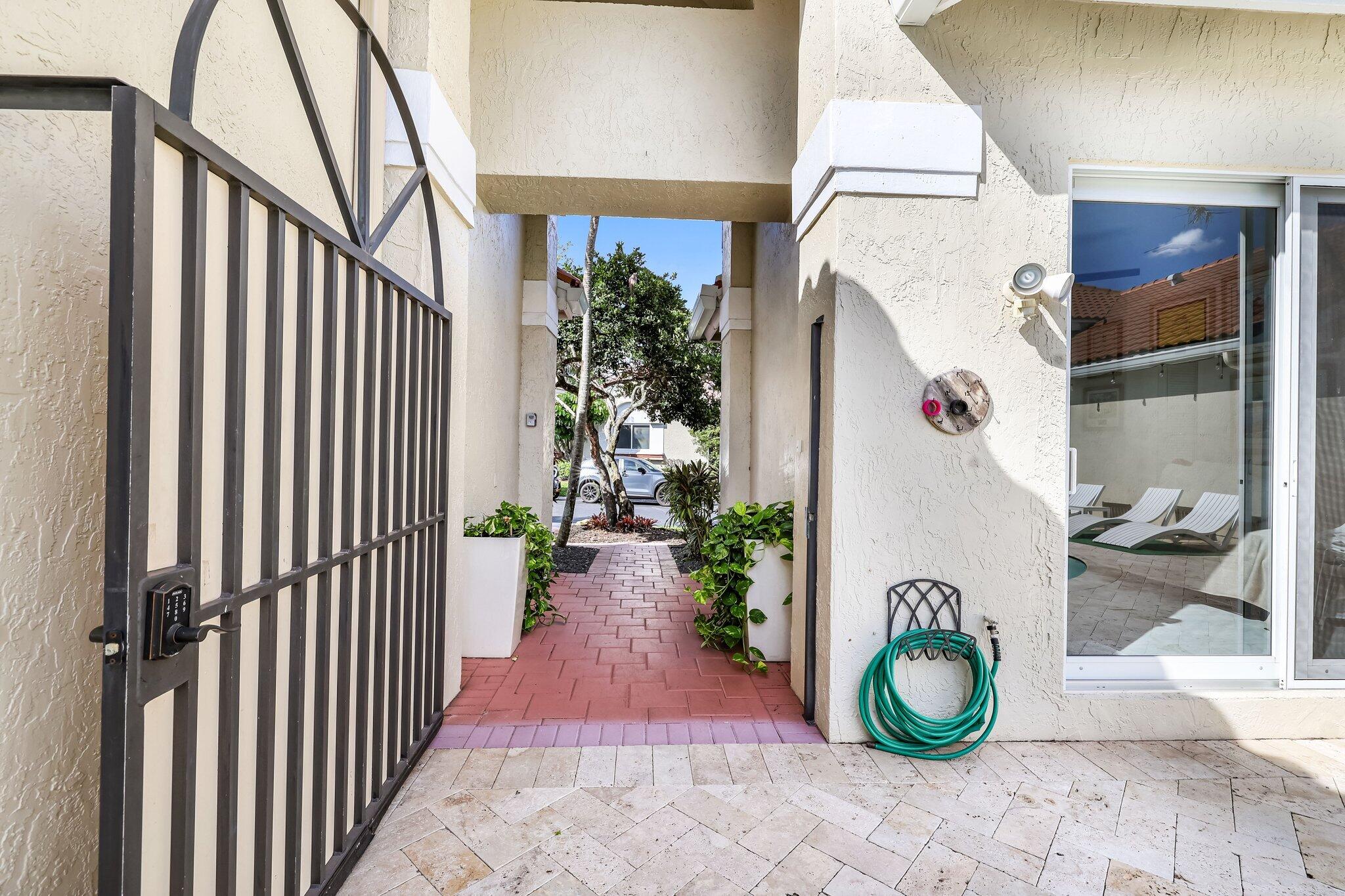7434 Campo Florido