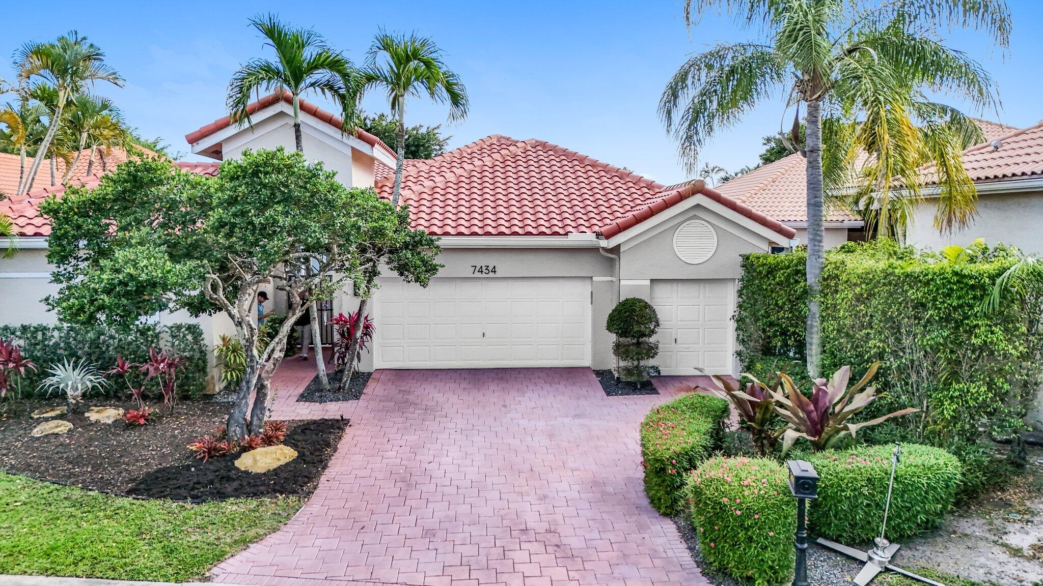 7434 Campo Florido