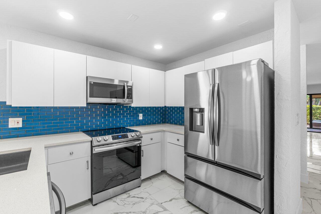 5295 10th Fairway Drive 3