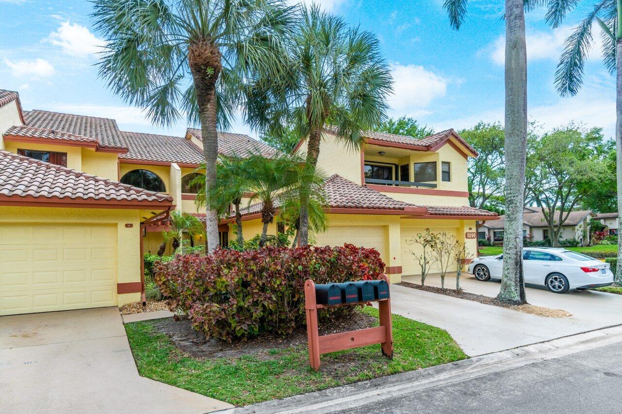5295 10th Fairway Drive 3