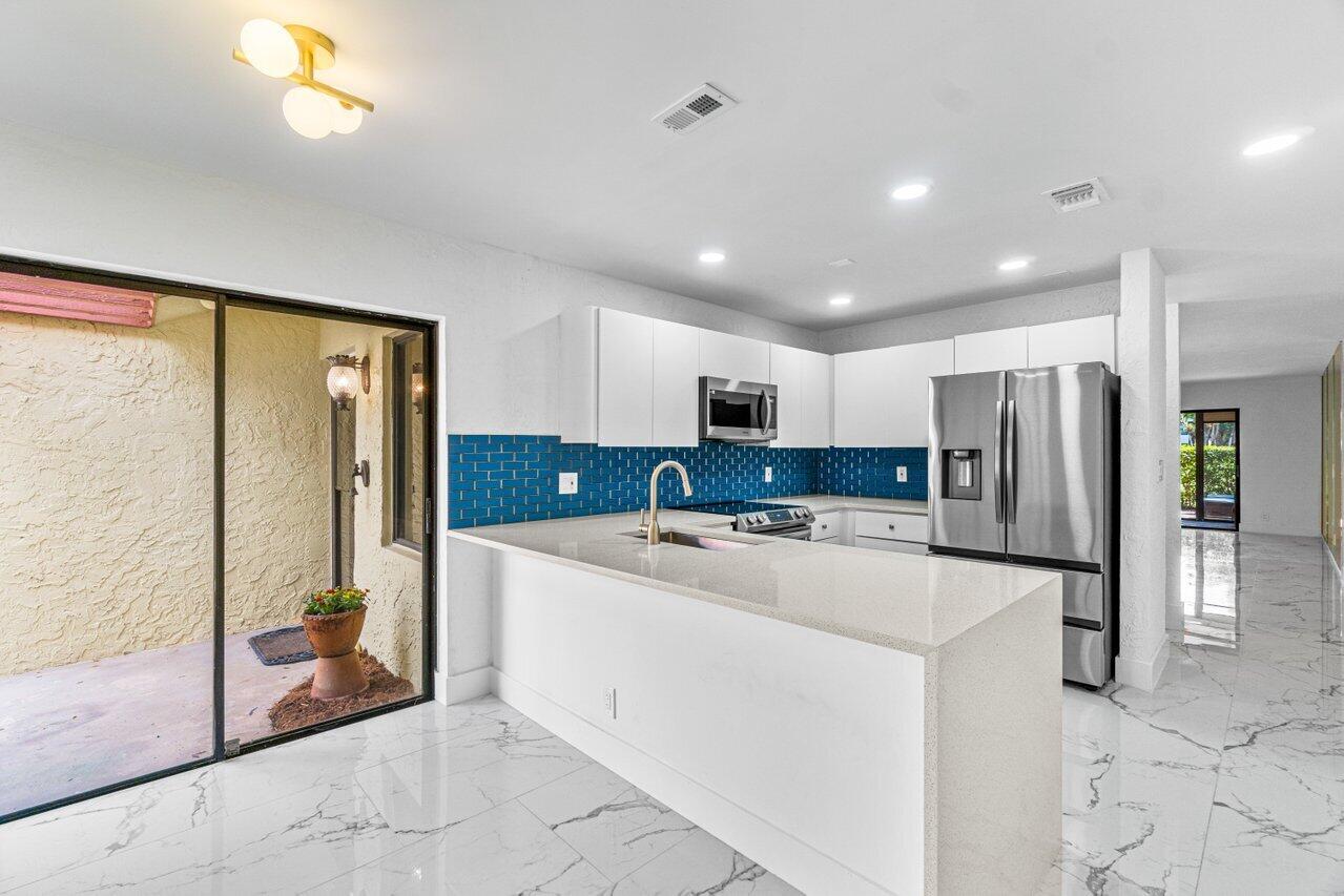 5295 10th Fairway Drive 3