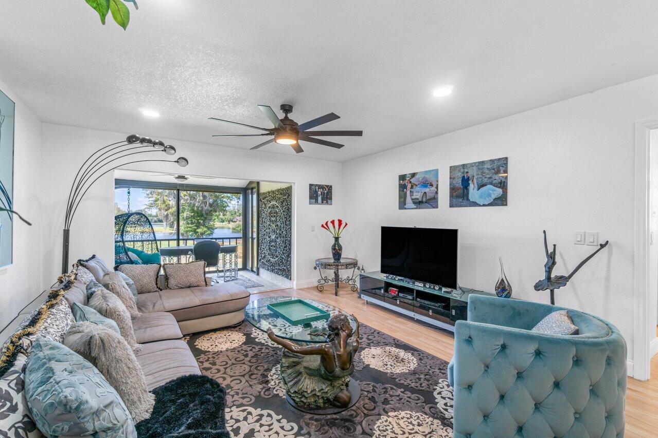 8425 Casa Del Lago 21 H