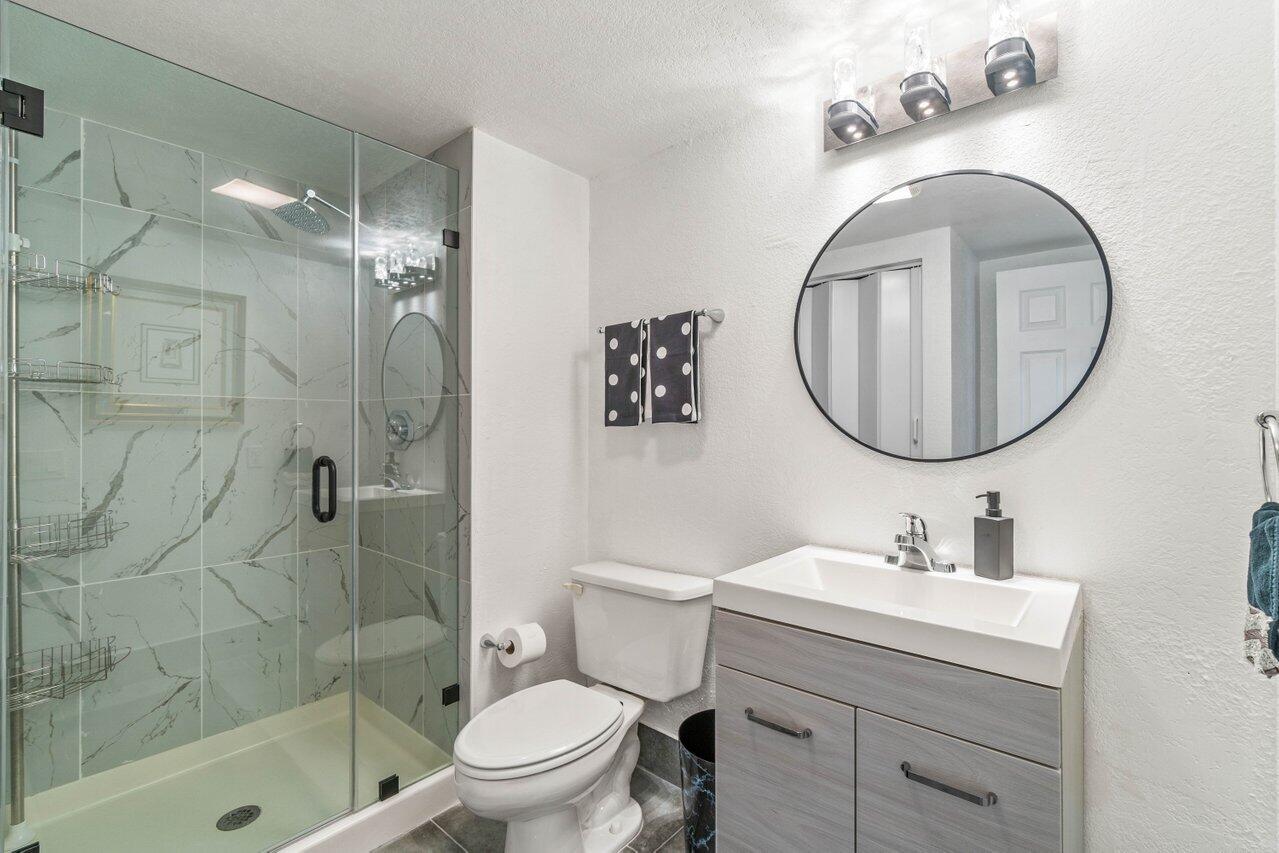 8425 Casa Del Lago 21 H