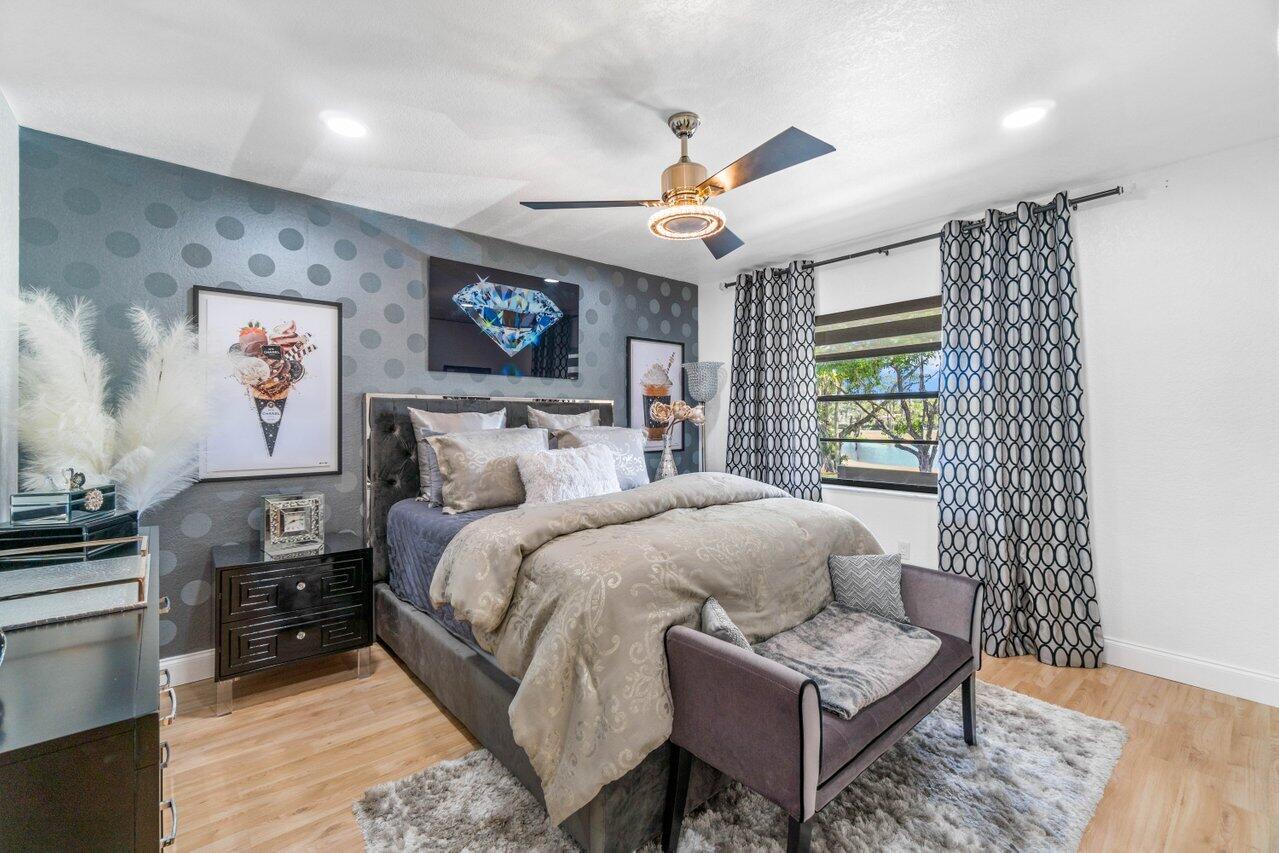 8425 Casa Del Lago 21 H