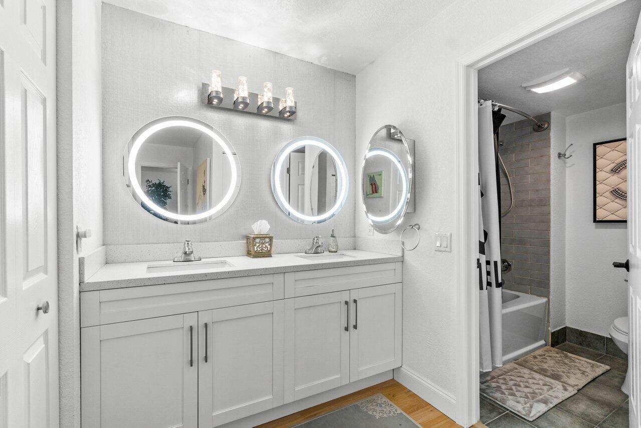 8425 Casa Del Lago 21 H